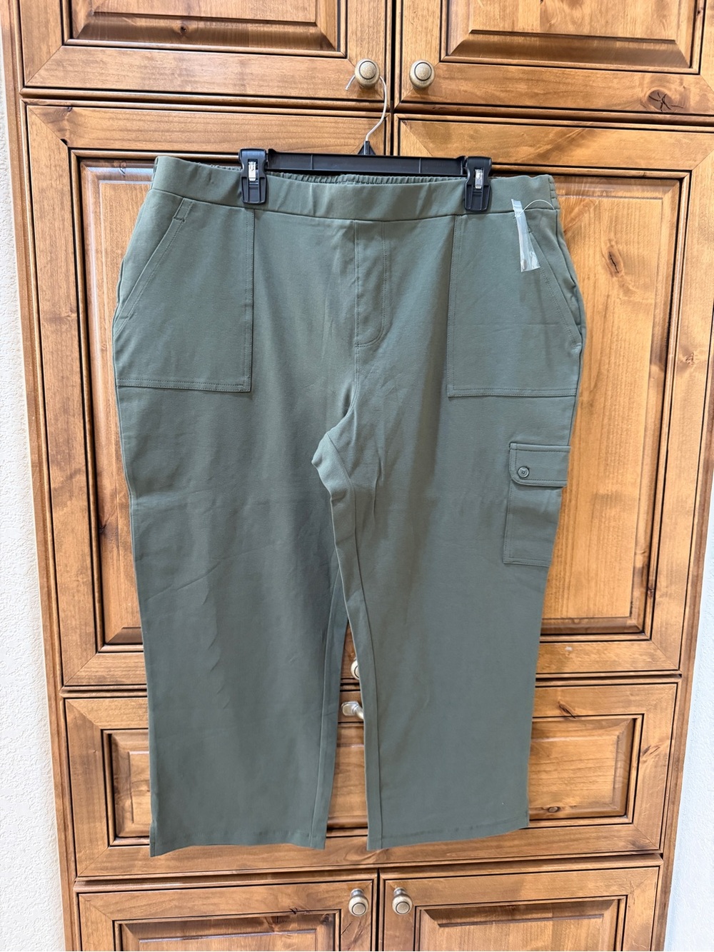 Susan Graver Olive Green Cargo Stretch Capri Pants
